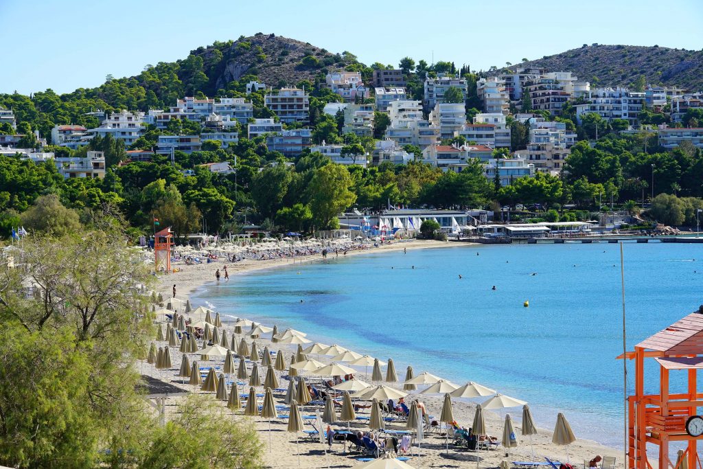 Visiting beaches and islands in Athens with a car rental